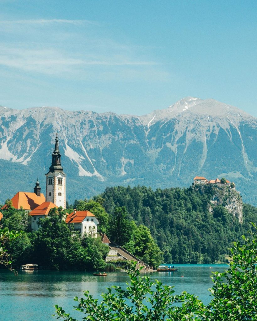 Razgled blejski otok grad s kolesom okoli jezera S kolesom okoli Blejskega jezera